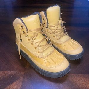 Nike Boys ACG Woodside 2 Hi 524872-703 Yellow Lace Up Hiking Boot Size 5Y
